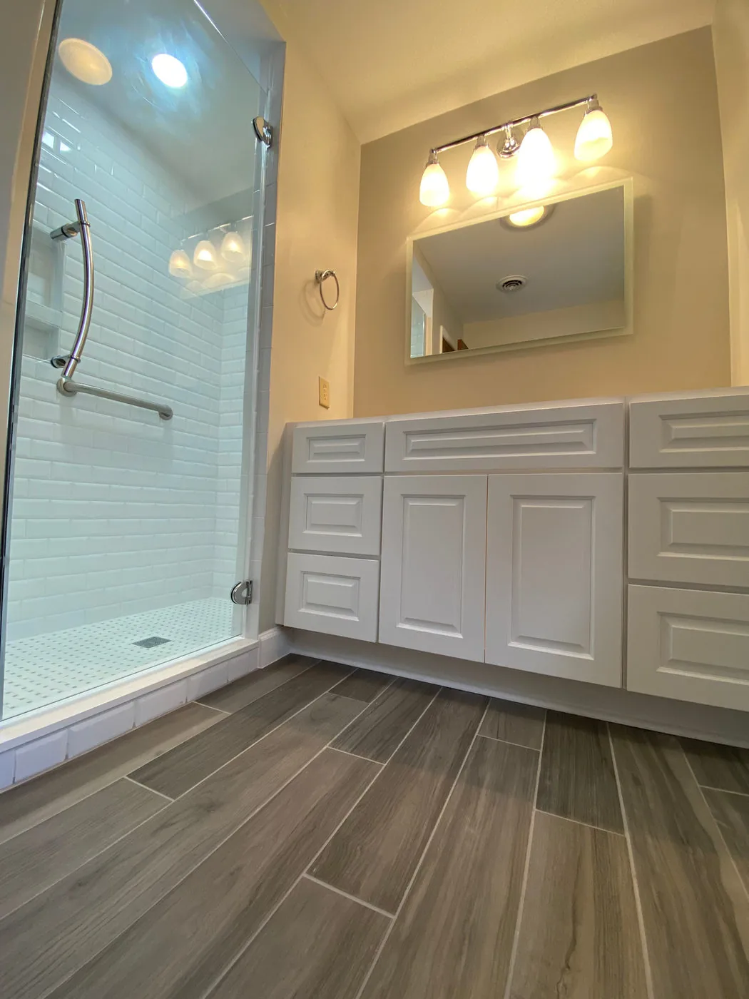 Custom tile shower niche and wall tile detail